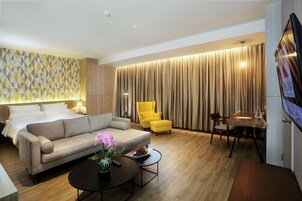Ropa de cama de alta calidad y minibar 