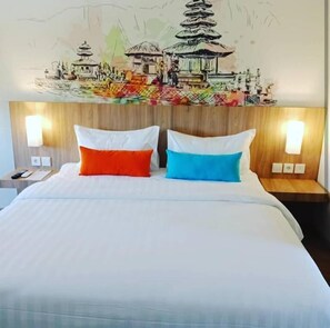 Peti besi dalam bilik, meja, Wi-fi percuma, cadar katil