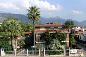 Front of property - Villa Palma (Avella)