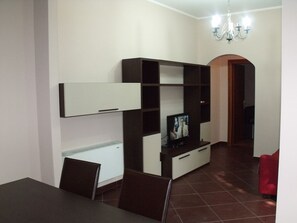 Leilighet, 1 soverom (4 persons) | Oppholdsrom | TV