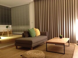 舒適雙人房 | 起居區 |  LCD 液晶電視