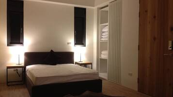 Habitación Confort doble | Escritorio, cortinas opacas, wifi gratis