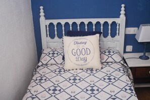Iron/ironing board, free WiFi, bed sheets - Hostal Puente Deva (Camaleno)