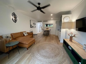 Living area - Il Palazzo Boutique Apartment Hotel (Cairns)