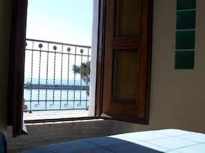 Camera Design con letto matrimoniale o 2 letti singoli, 1 camera da letto, vista mare | Vista dalla camera