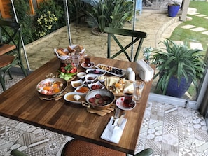 Free daily continental breakfast