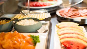 Sudah termasuk sarapan lengkap setiap hari