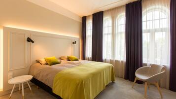 Kamar Double atau Twin Superior, pemandangan taman | Brankas, meja kerja, ruang kerja ramah laptop, dan kedap suara