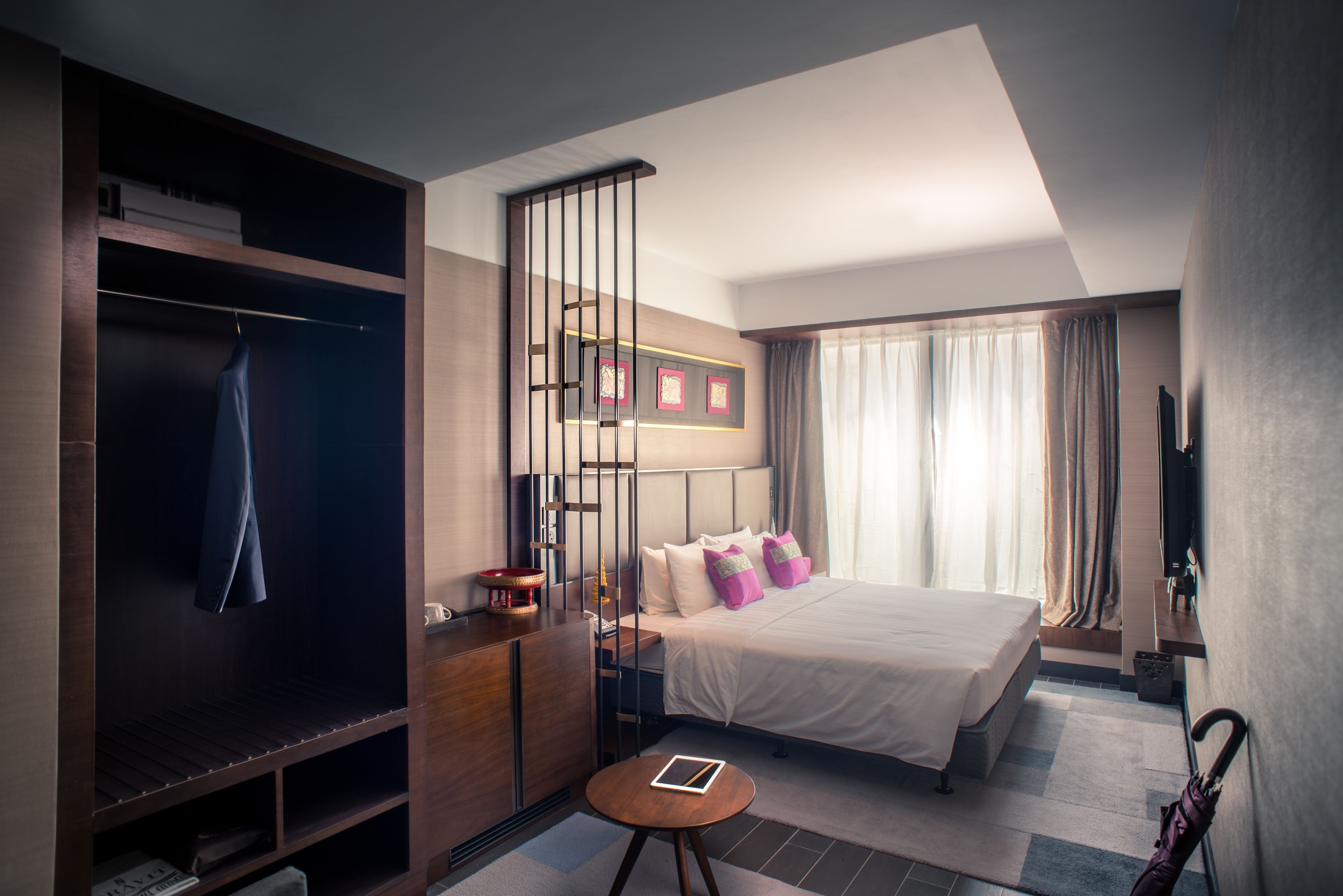 Coffres-forts dans les chambres, bureau, fer et planche à repasser