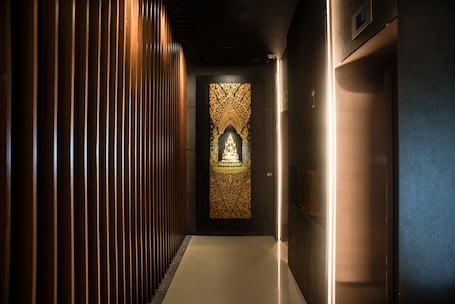 Interior entrance. Soravit on Granville