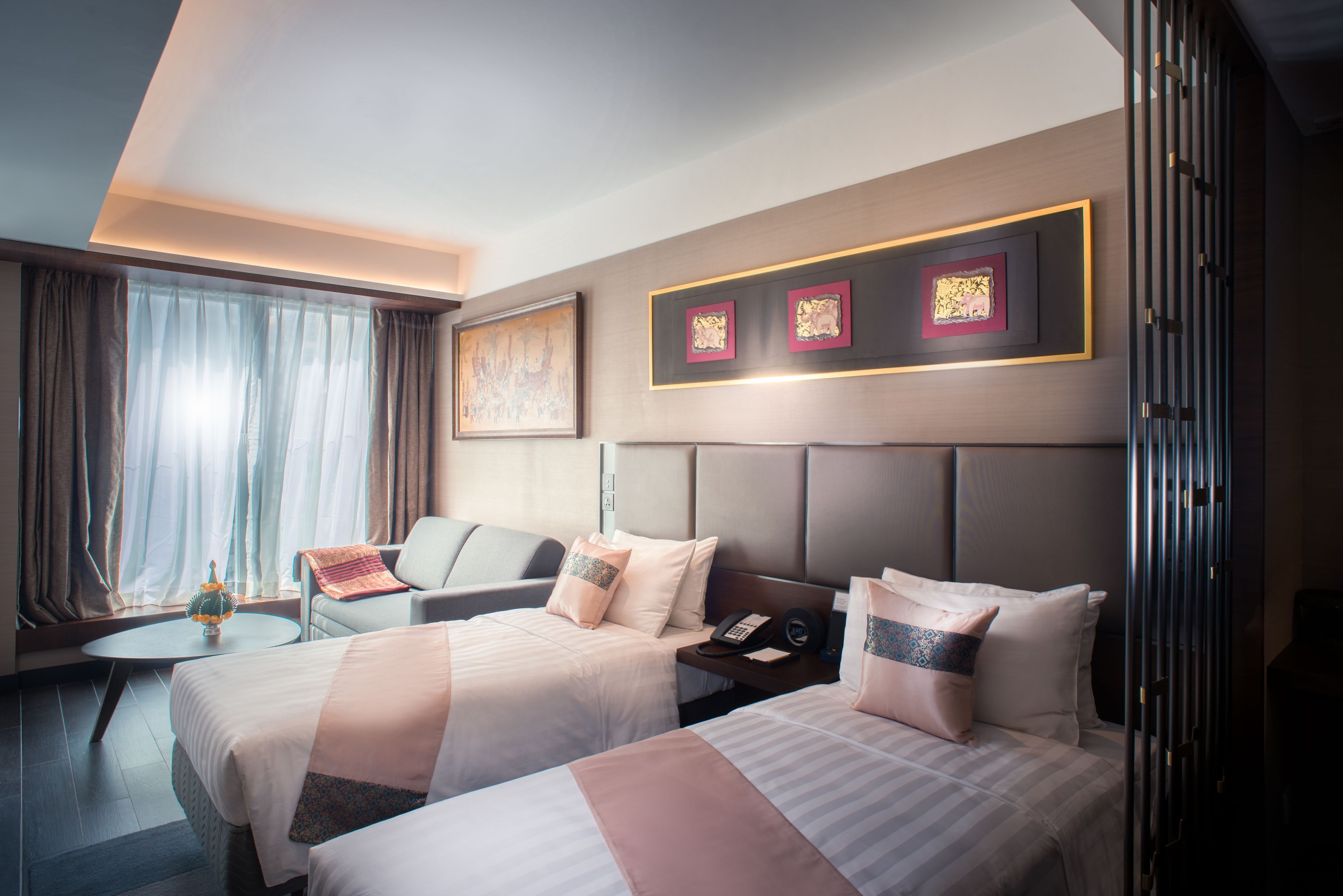 Coffres-forts dans les chambres, bureau, fer et planche à repasser