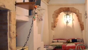 复式, 1 间卧室, 露台, 城市景观 | 办公桌、熨斗/熨衣板、免费 WiFi、床单