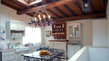 Colazione a base di specialità locali inclusa, servita tutte le mattine