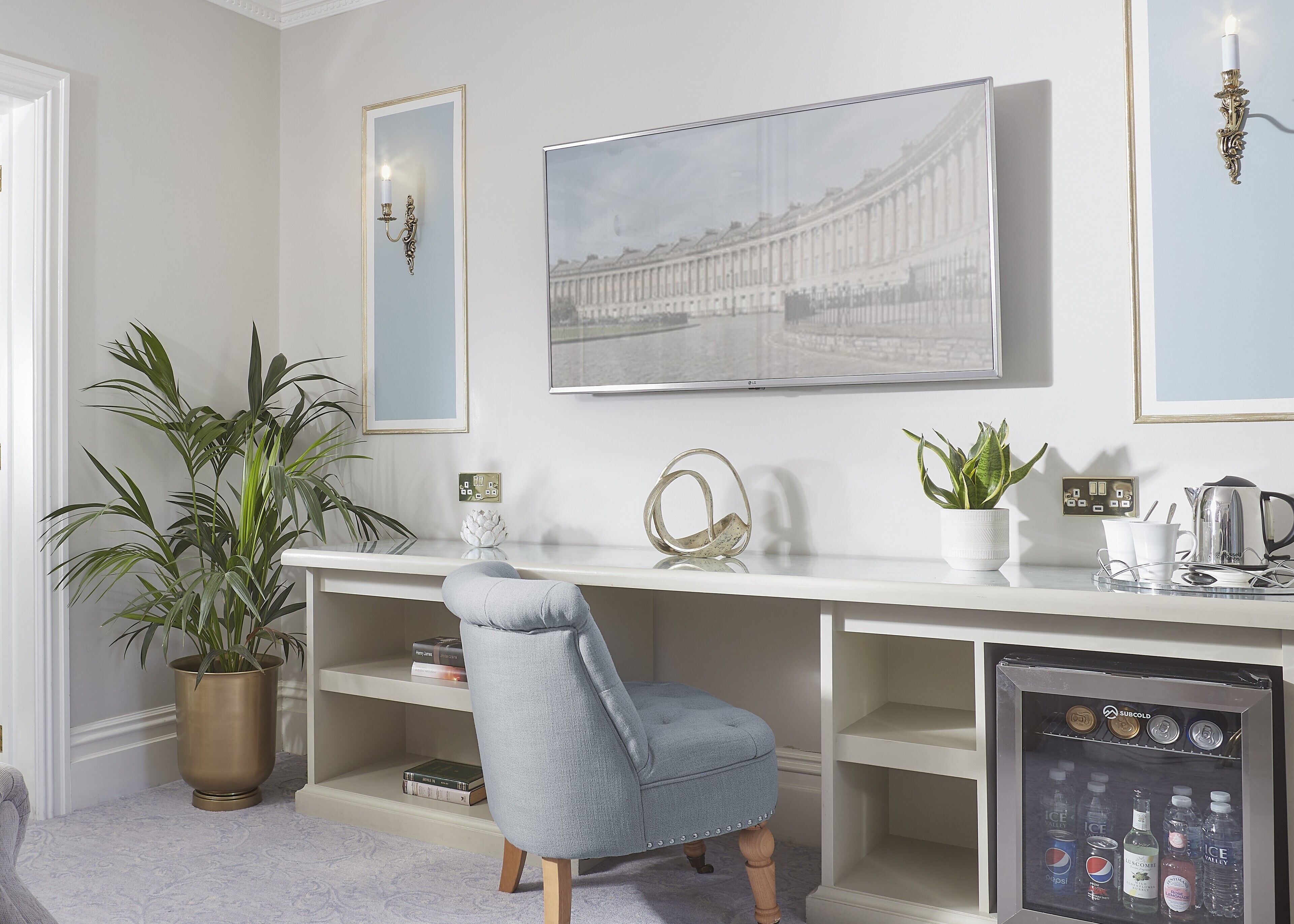 deluxe double room, ensuite | 1 bedroom, free minibar, desk, blackout curtains