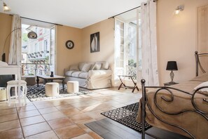 Junior-Dreibettzimmer | Zimmersafe, individuell dekoriert, individuell eingerichtet