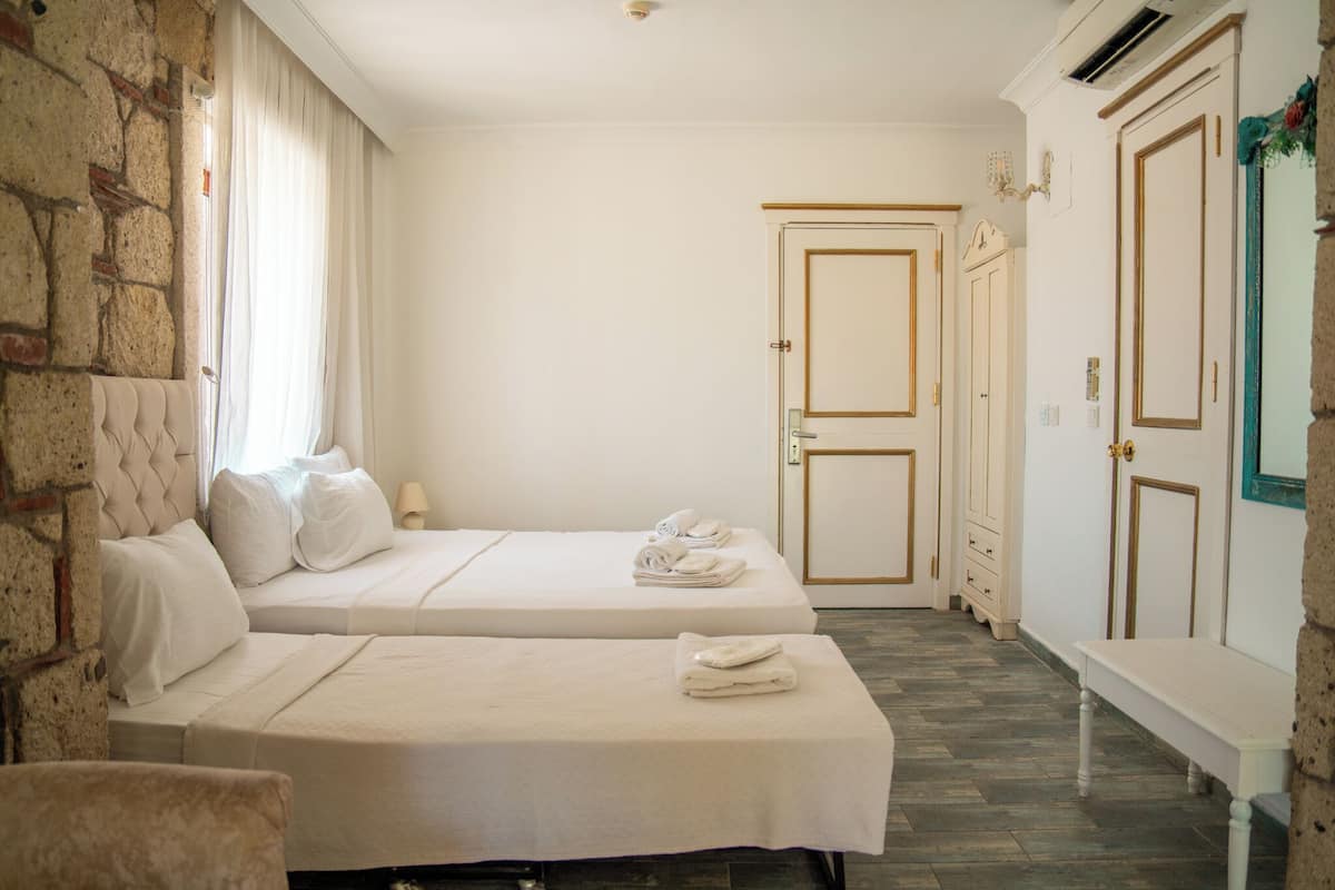 Minibar, laptop workspace, blackout curtains, soundproofing