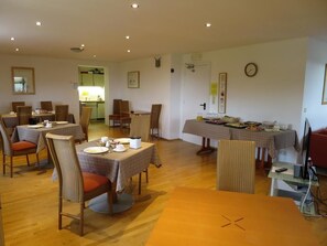 Breakfast area - Golf Hotel Mergelhof (Plombieres)