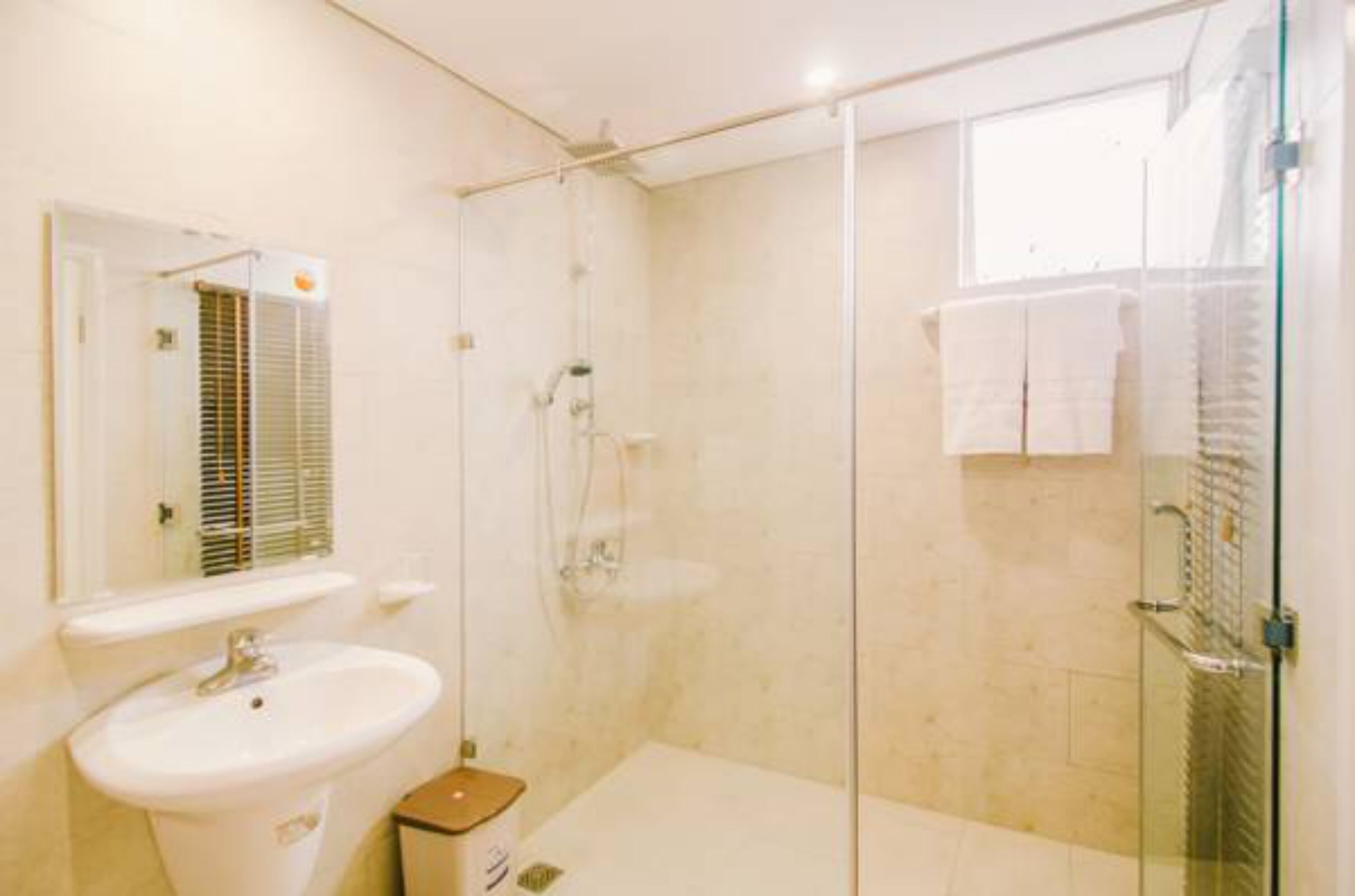 superior double room | bathroom | shower, free toiletries, hair dryer, slippers