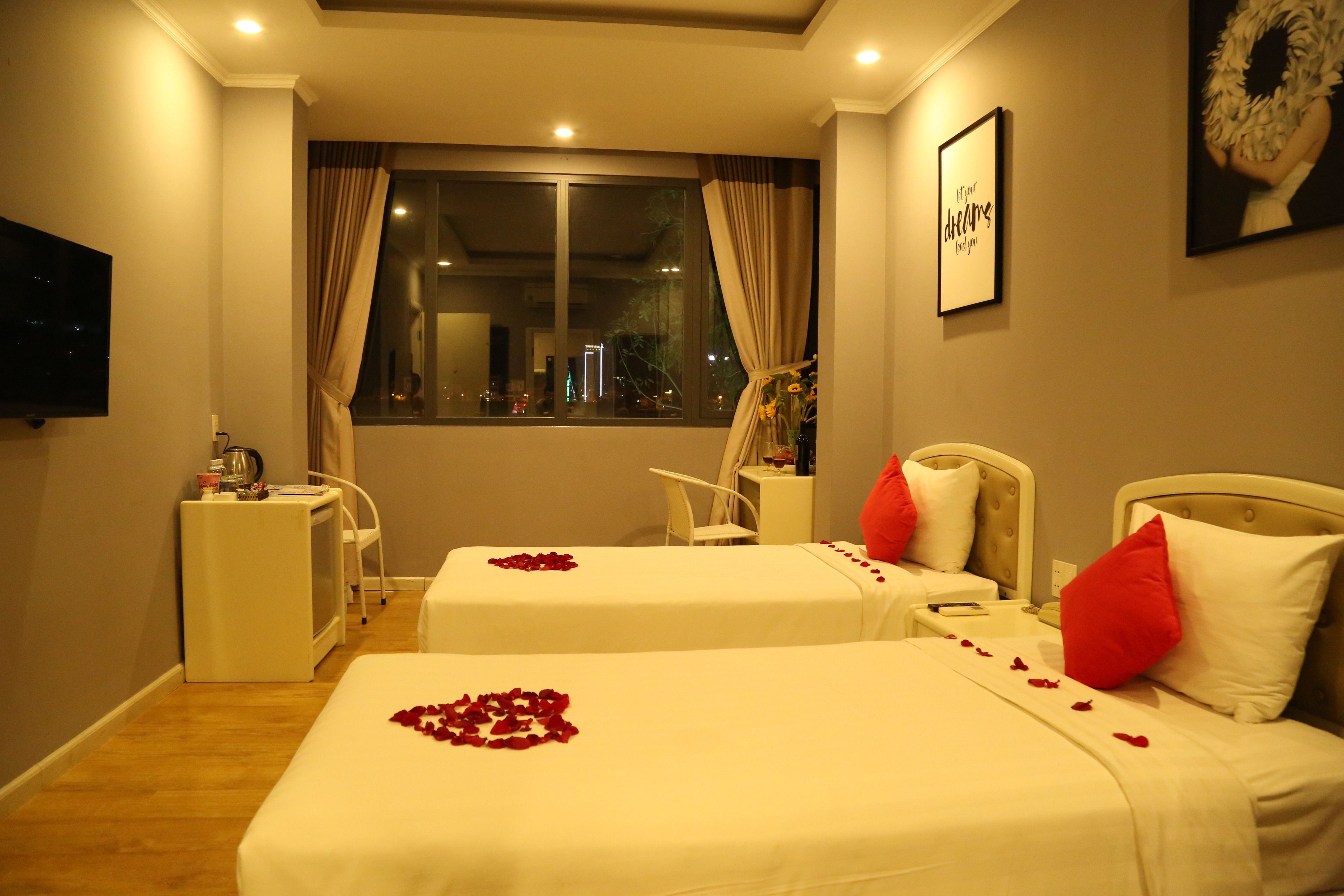 deluxe double or twin room | hypo-allergenic bedding, memory-foam beds, minibar, in-room safe