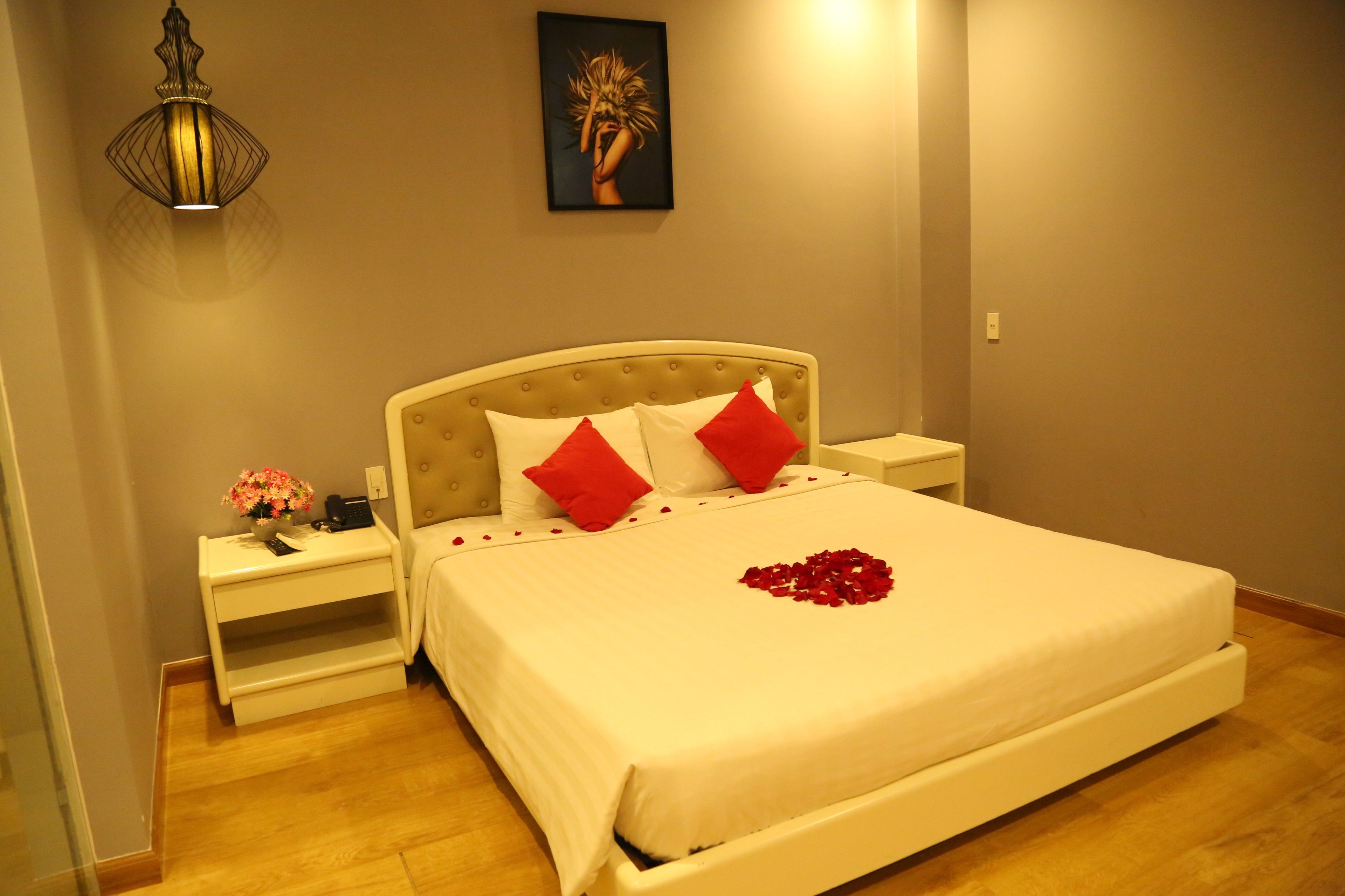 hypo-allergenic bedding, memory-foam beds, minibar, in-room safe