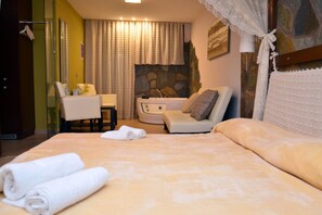 Deluxe Room, 1 Bedroom | Jetted tub - Konaki Hotel & SPA (Aristotelis)