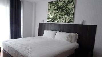 Minibar, coffres-forts dans les chambres, bureau, chambres insonorisées