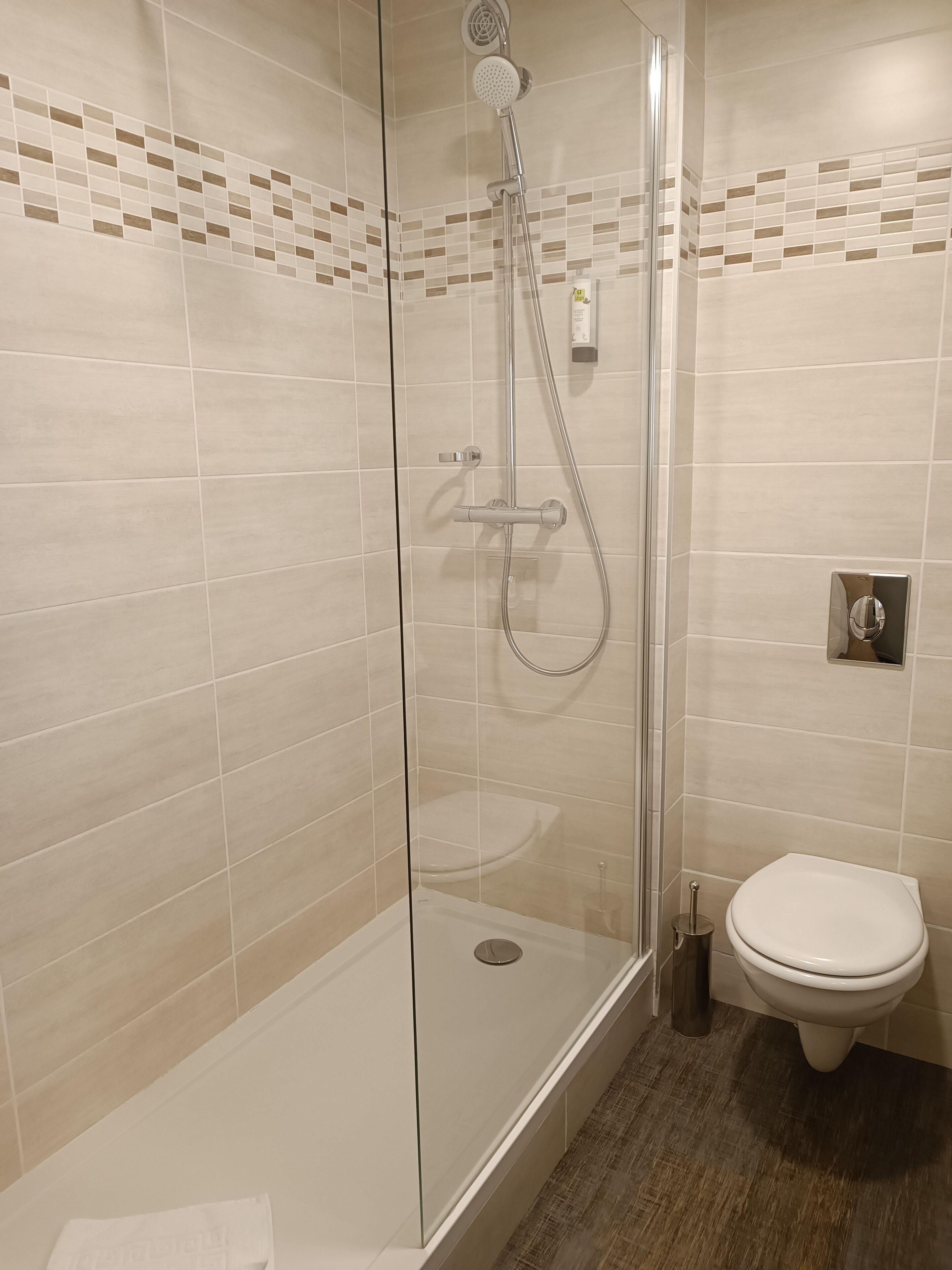 premium double room | bathroom | towels