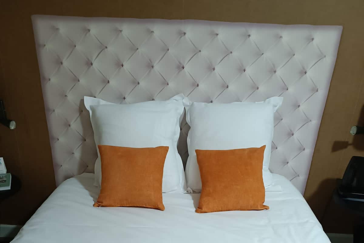 Habitación clásica doble | Sábanas de algodón egipcio, ropa de cama de alta calidad, escritorio