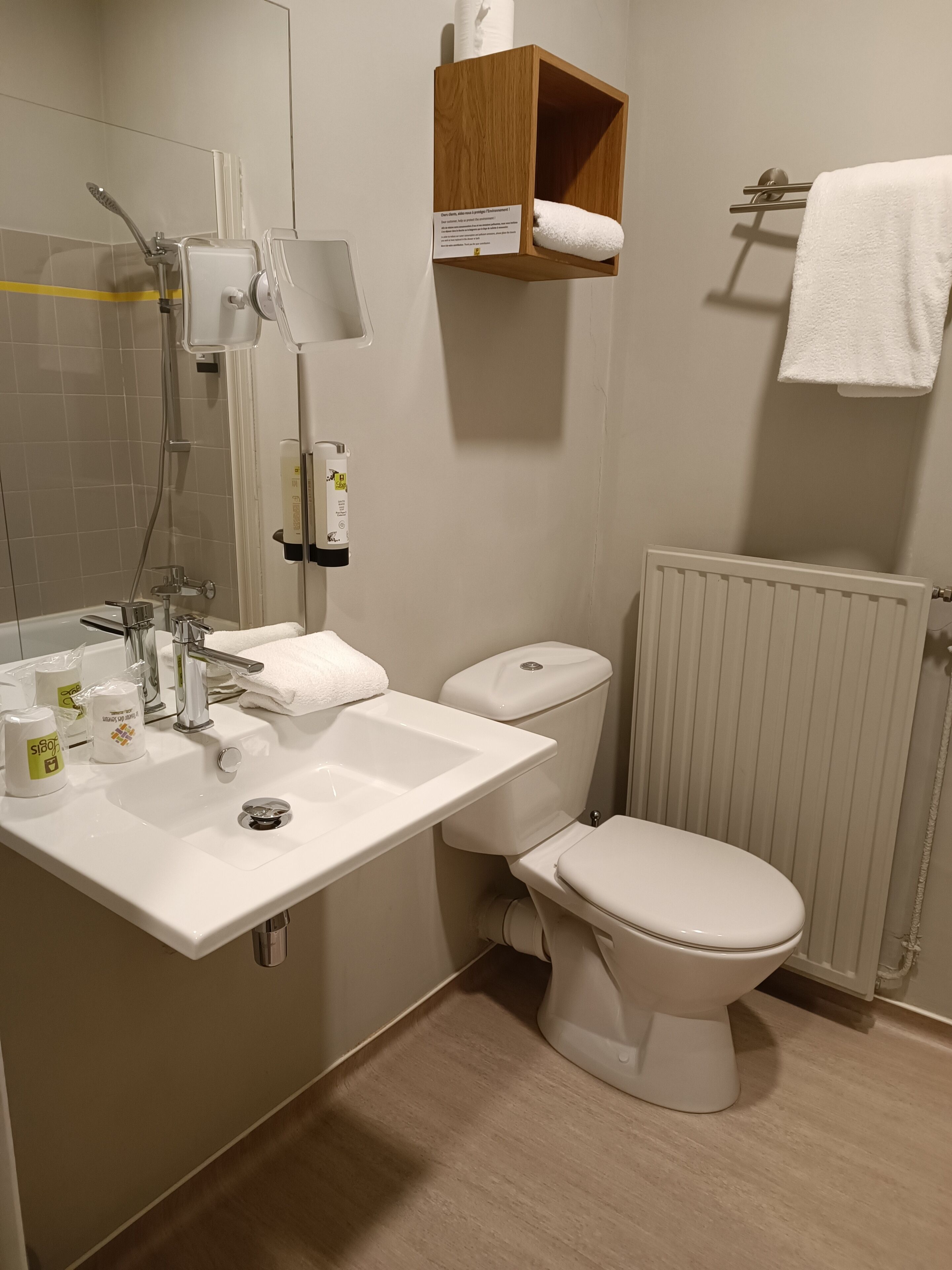 classic double room | bathroom | towels