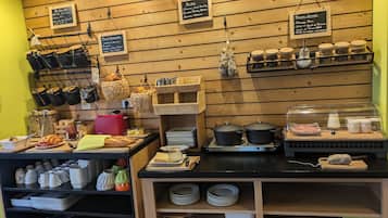 Dagelijks ontbijtbuffet (EUR 8.50 per persoon)