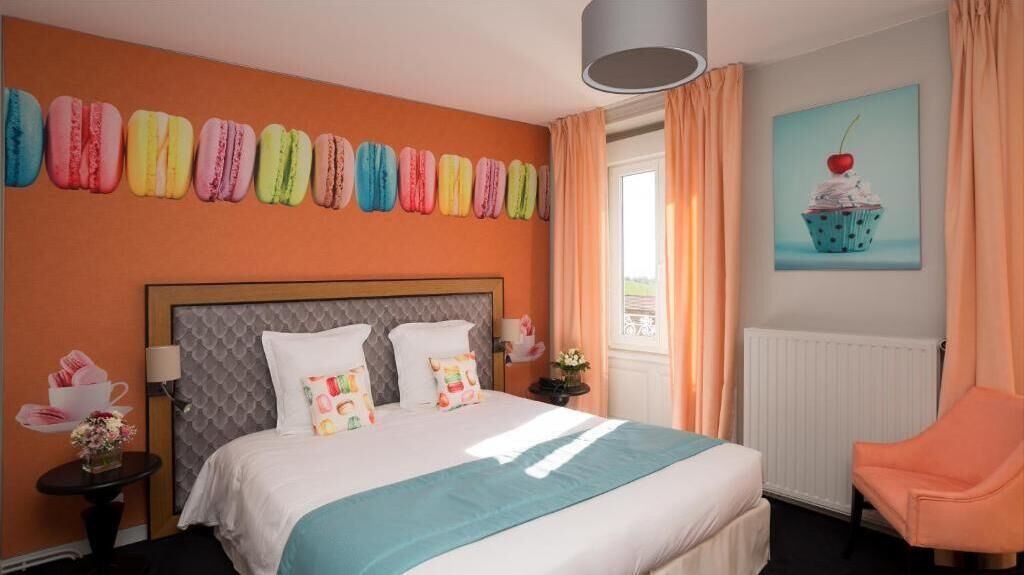 Egyptian cotton sheets, premium bedding, desk, soundproofing