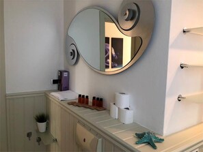 Lägenhet | Badrumsbekvämligheter | Badkar/dusch, bidé och handdukar