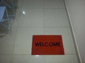 コンフォート アパートメント | リビング エリア | プラズマテレビ