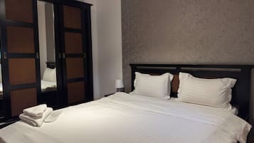 Estúdio, sacada | 1 quarto, ferros/tábuas de passar roupa, Wi-Fi de cortesia