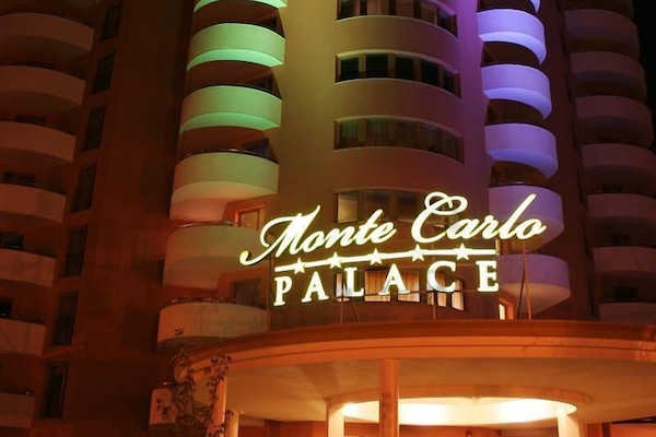 Fachada del alojamiento - Noche