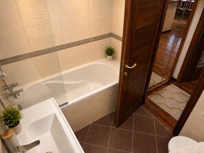 Bathroom - Monte Carlo Palace Suites (Bucharest)