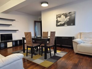 Family Apartment | Living area | Flat-screen TV - Monte Carlo Palace Suites (Bucharest)