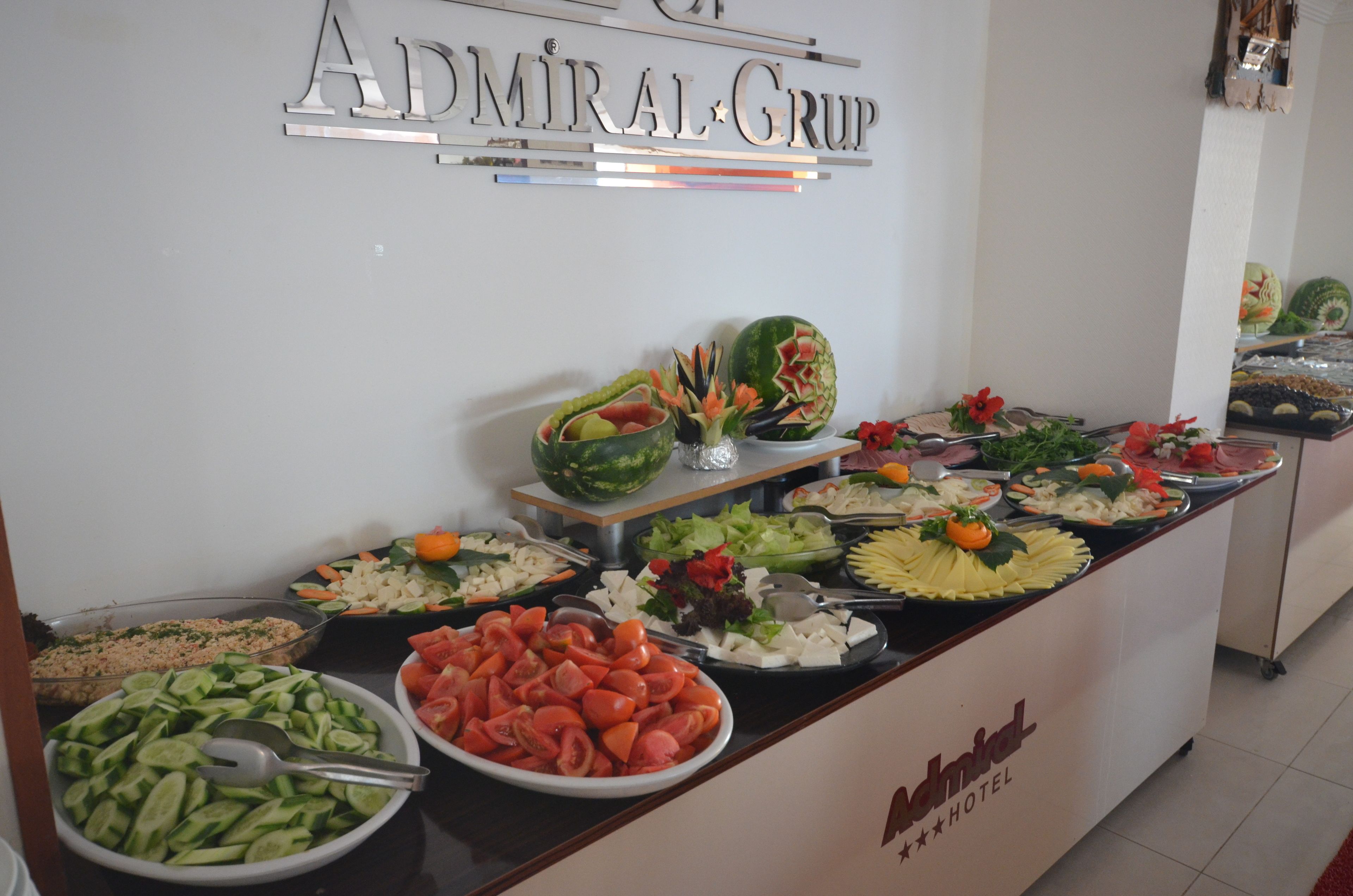 2 ravintolaa, joissa tarjoillaan aamiainen; turkkilainen keittiö