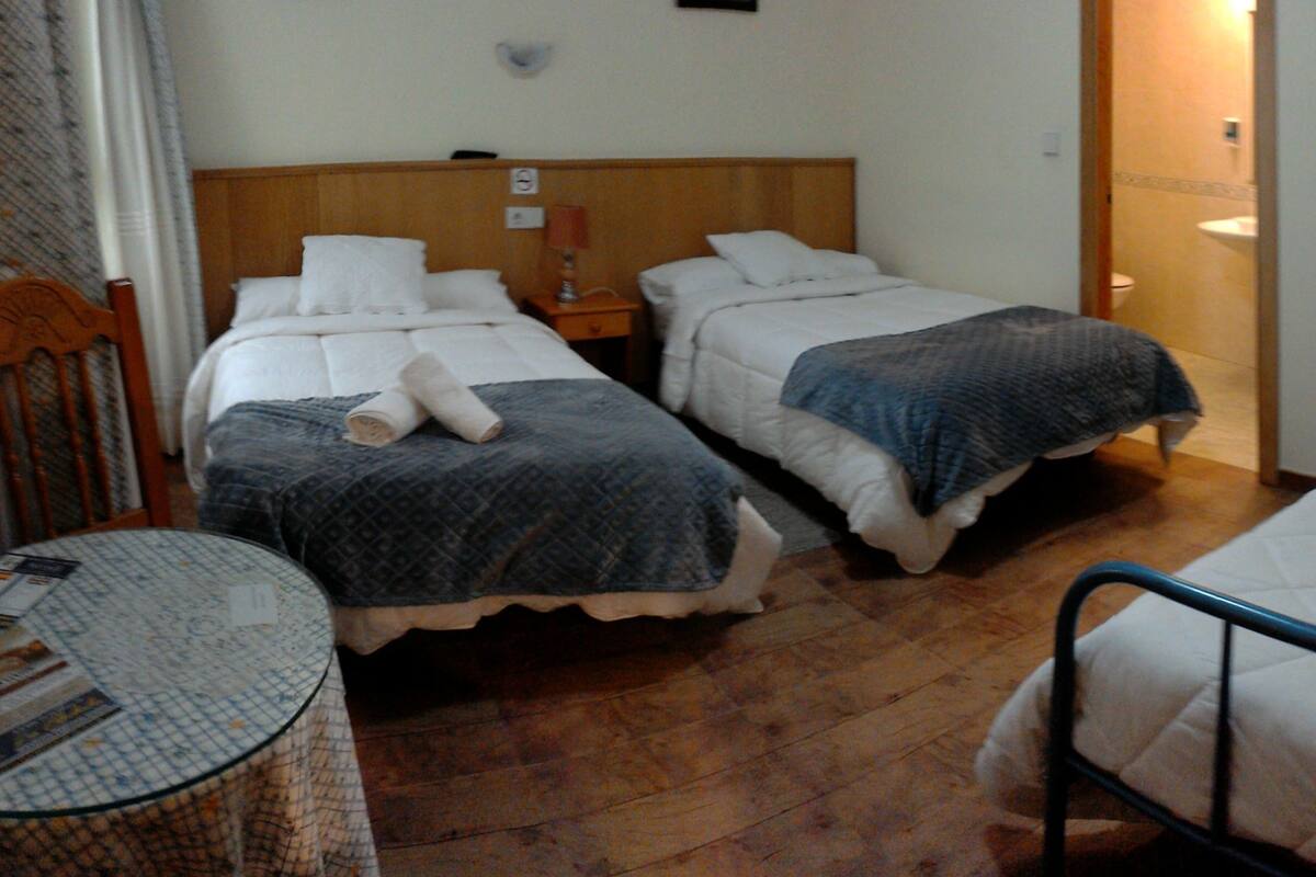 Habitación triple | Escritorio, cortinas opacas, sistema de insonorización y cunas gratuitas