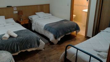 Habitación triple | Escritorio, cortinas opacas, sistema de insonorización y cunas gratuitas