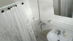 Bathroom - Studio Chic et Moderne (Abidjan)