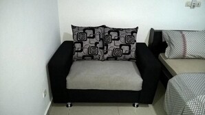 Living area - Studio Chic et Moderne (Abidjan)