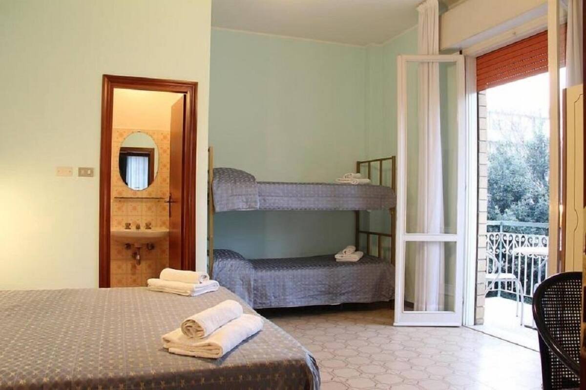Chambre quadruple | Accès au Wi-Fi (inclus), literie fournie
