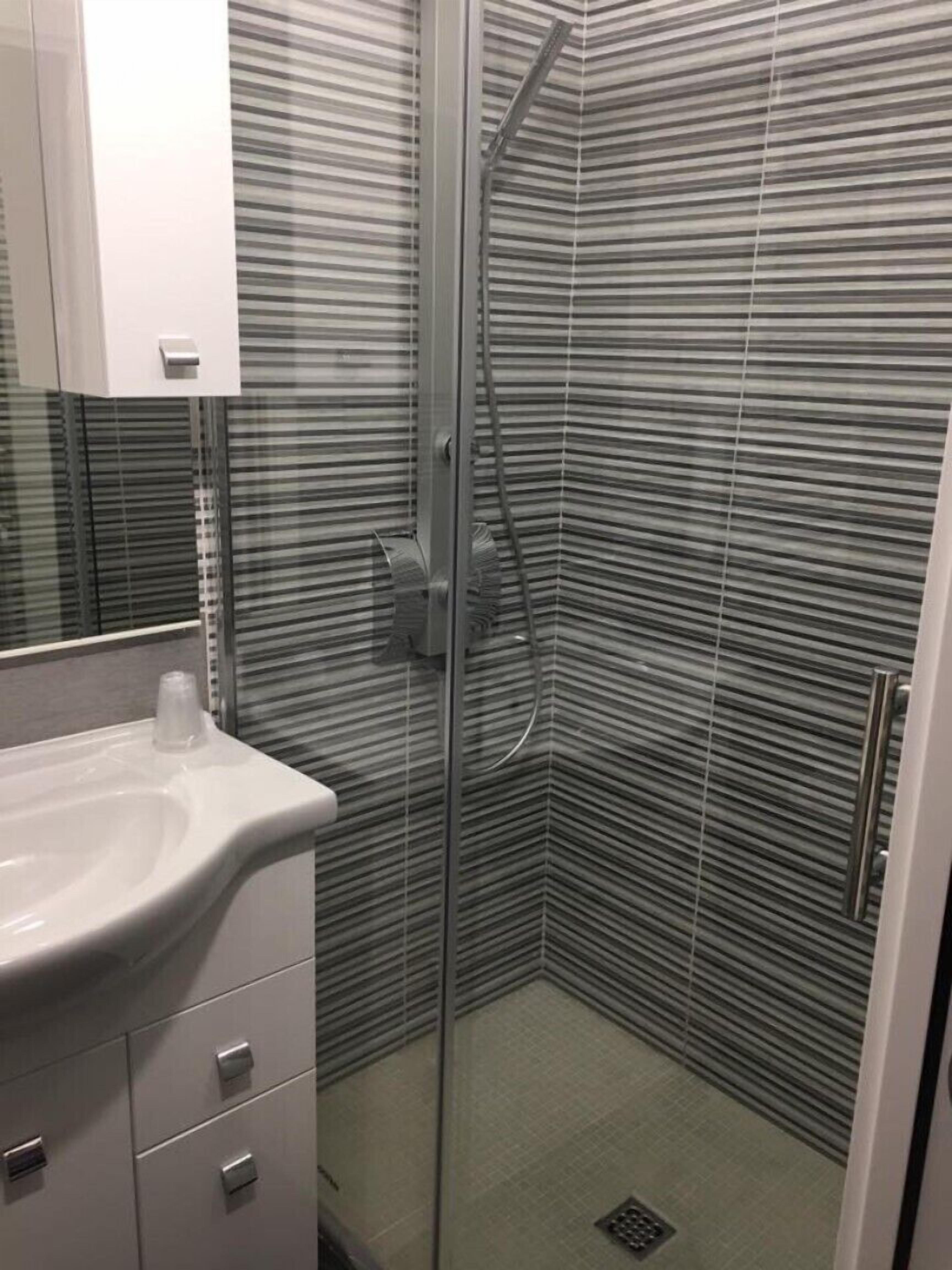 Bathroom shower