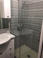 Ducha del cuarto de baño