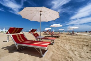 Beach nearby - Hotel Como (Rimini)