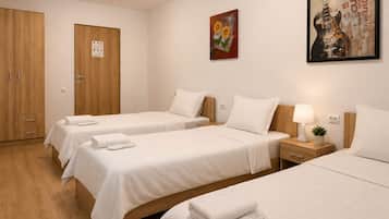 Triple Room, Shared Bathroom | Soundproofing, WiFi (free), bed sheets