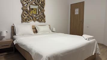 Double Room, Shared Bathroom | Soundproofing, free WiFi, bed sheets, wheelchair access