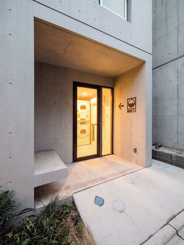 Exterior - Aoca Sanno Apartment Of Contemporary Art (Tokyo)