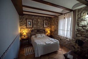 Lits bébé (gratuits), Wi-Fi gratuit, draps fournis